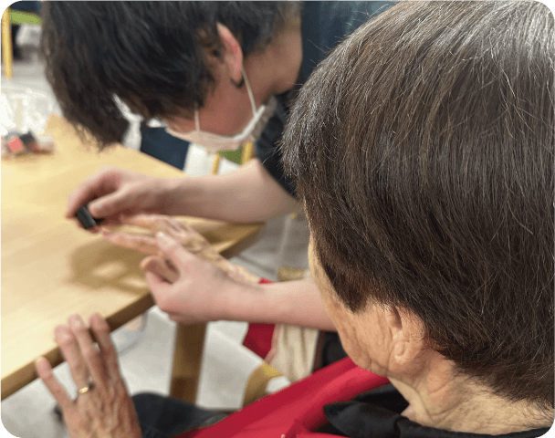 利用者さんへネイル